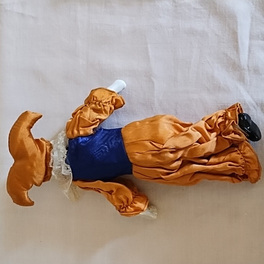 PORCELAIN POSABLE JESTER, VERY COLLECTIBLE, STUFFED FABRIC BODY,10" TALL - Picture 9 of 11